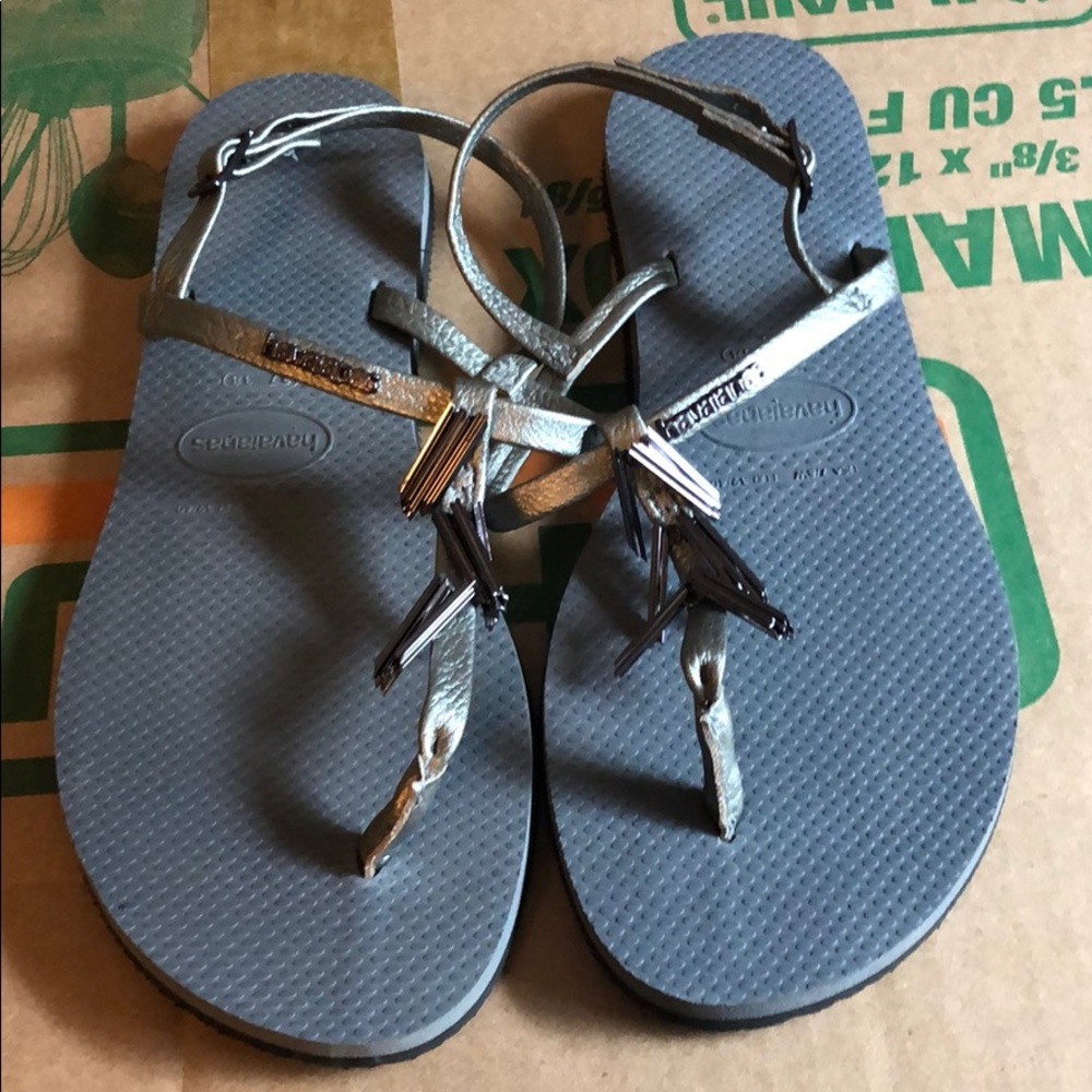 SOLD*** Havaianas 37-38 gray pewter sandals